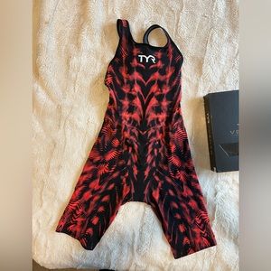 TYR Venzo size 25 women’s Tech suit